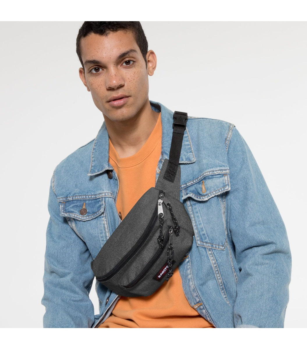 Eastpak Doggy Bag Black Denim Bæltetaske